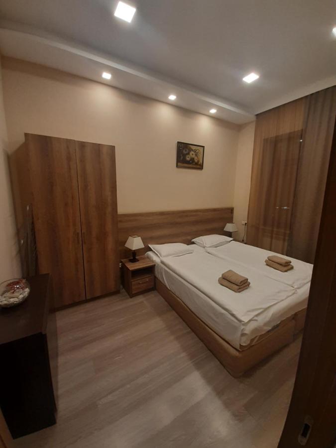 Yerevan, Abovyan 34 My Street Экстерьер фото